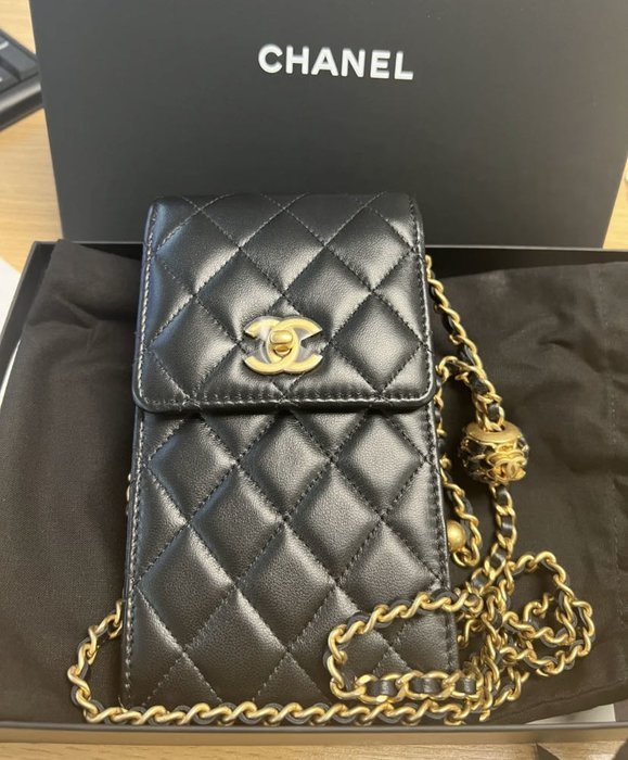 Ann國際精品專賣店 701 Chanel 香奈兒包 核桃金球手機包 黑 競標 剩21小時