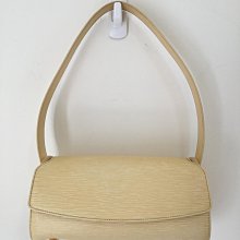 注目 嘟嘟 199 LV真品經典水波紋肩背包降價