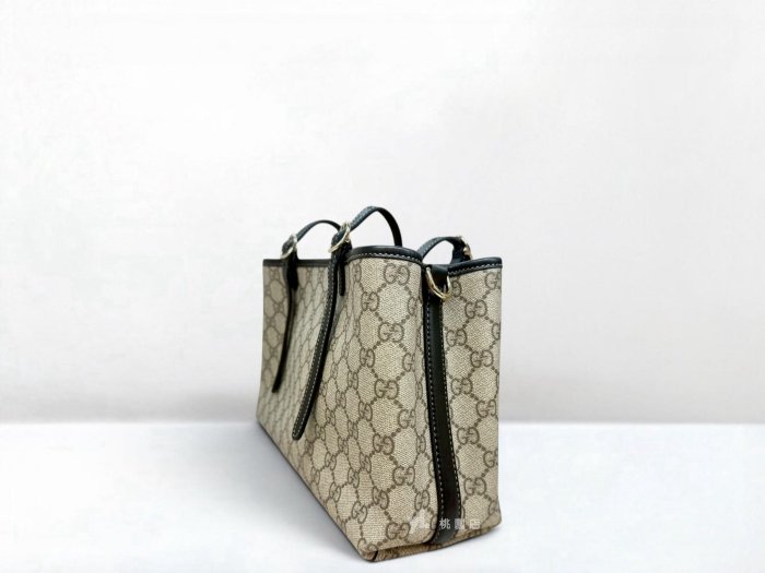 遠麗精品 132 C3839 GUCCI包包 原花GG Emblem中號托特斜背包815214 (桃園店)