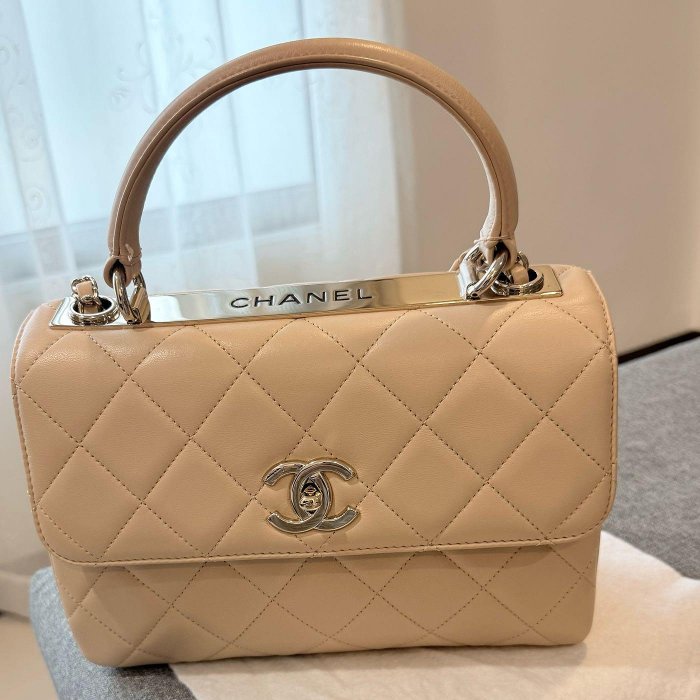 注目 Y1671478601 128 CHANEL 香奈兒cc trendy經典米色淡金鏈包