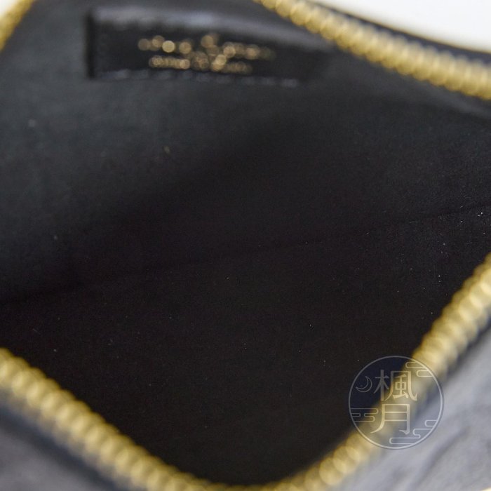 注目 超人氣賣家 BRAND楓月 11282 LOUIS VUITTON LV M82391 黑原花壓紋肩背包 晶片款