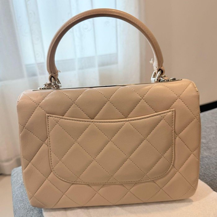注目 Y1671478601 128 CHANEL 香奈兒cc trendy經典米色淡金鏈包